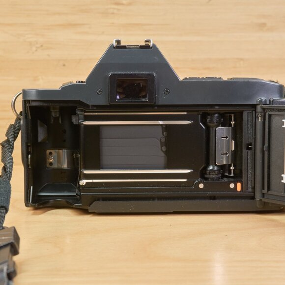 Canon T70 35mm SLR Film Camera w/ 50mm f1.8 Lens & Canon 277T Flash / Tested - Picture 11 of 13